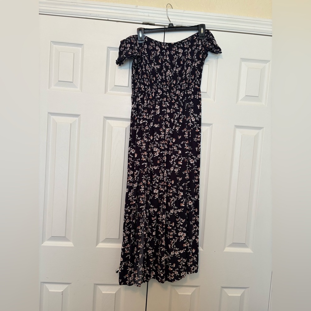 Used navy floral dress. Size 0XL